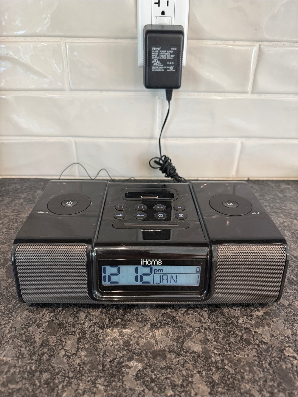 iHome iH9 - Alarm Clock Radio - Black - wake up to your iPod music ❤️